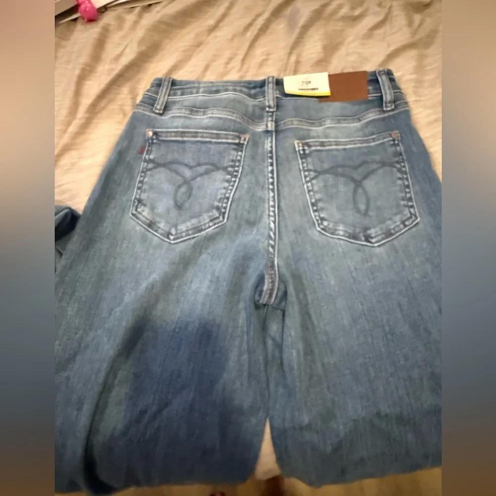 Judy Blue Light Wash Denim Jeans - Picture 2 of 7